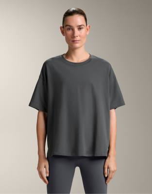 OYSHO - Kastiges, kurzärmliges T-Shirt aus Baumwollmix in Grau