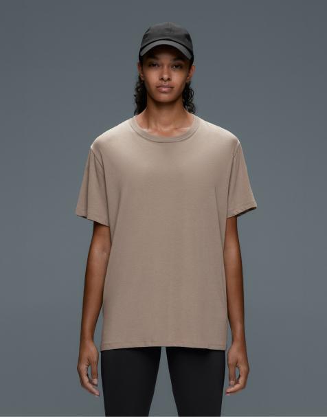 OYSHO – Kastiges, kurzärmliges T-Shirt aus Baumwollmix in Nerzgrau mit Slogan - view 1