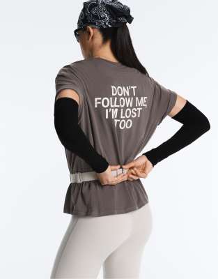 OYSHO - Kastiges T-Shirt aus Baumwollmix in Grau mit Schriftzug