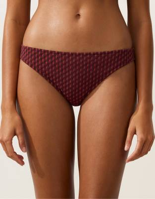 OYSHO - Klassische Bikinihose in Burgunderrot mit geometrischem Jacquardmuster