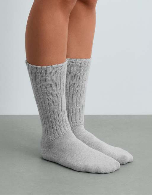 OYSHO klassische gerippte Socken aus Baumwollmix in meliertem Mittelgrau, 2 von 4