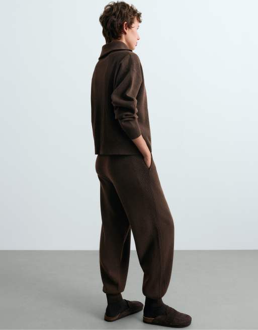 OYSHO Knit jogger trousers with rib in brown, 3 of 4