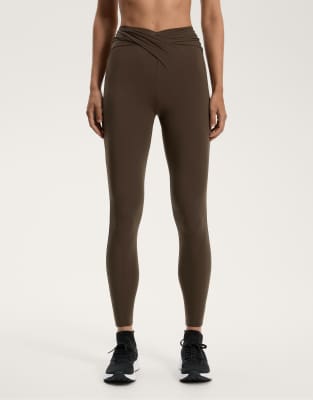 Oysho - Köchellange Leggings in Dunkelbraun aus leichtem Material mit Drapierung und V-förmigem Bund