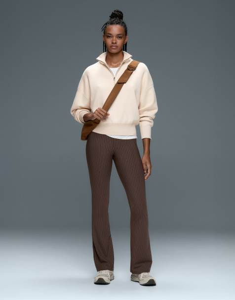 OYSHO Kompressions-Hose mit hoher Taille, Nadelstreifen und ausgestelltem Bein in Braun - view 1