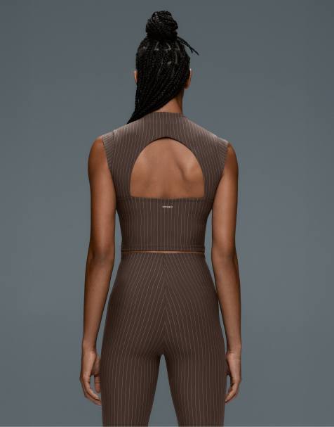 OYSHO komprimerande ärmlös randig tanktop i brun - view 1
