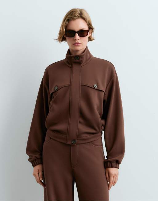 OYSHO kurz geschnittene Jacke mit hohem Kragen in Kakao, 2 von 5