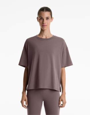 OYSHO - Kurzärmliges Boxy-Fit-T-Shirt aus Baumwollmix in Grau-Lila