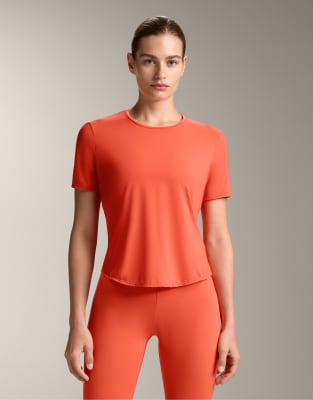 OYSHO - Kurzärmliges Funktions-T-Shirt in Orange