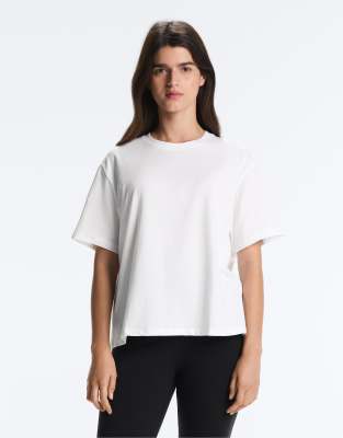 Oysho - Kurzärmliges, kastiges T-Shirt aus Baumwollmix in Wollweiß