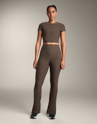 OYSHO - Kurzärmliges T-Shirt aus Comfortlux-Material in Braun-Brown