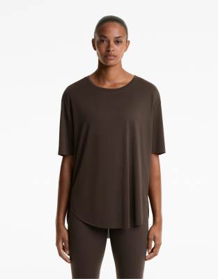 OYSHO - Kurzärmliges T-Shirt in Braun aus Modal-Mix-Brown