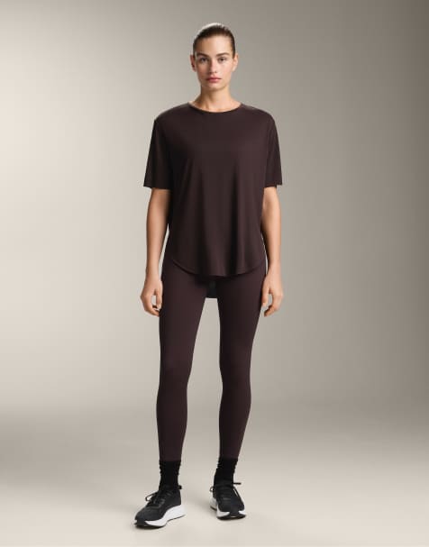 OYSHO – Kurzärmliges T-Shirt in Dunkelbraun aus Modal-Mix - view 1