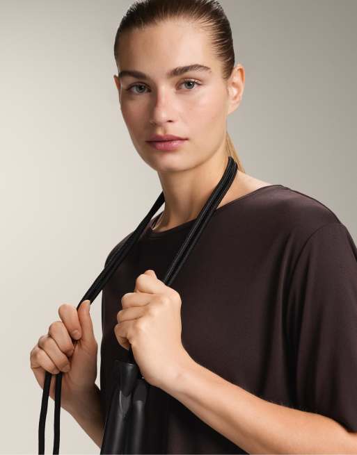 OYSHO – Kurzärmliges T-Shirt in Dunkelbraun aus Modal-Mix, 2 von 3