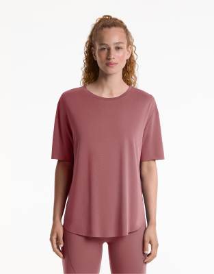 OYSHO - Kurzärmliges T-Shirt in dunklem Rosé aus Modal-Mix-Lila