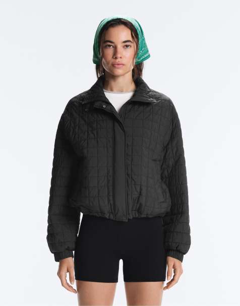 OYSHO kurze gepolsterte Jacke mit fellex® aerogel in Schwarz - view 1