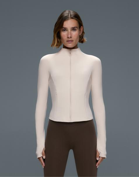 OYSHO kurze leichte technische Jacke in Hellrosa - view 1