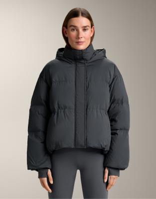 OYSHO - Kurze, mit 100% Daunen wattierte Puffer-Jacke in Grau