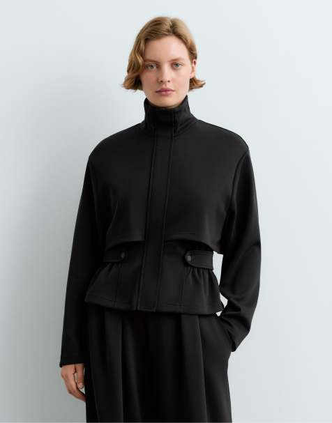OYSHO kurze Piqué-Jacke mit Gürtel in Schwarz - view 1