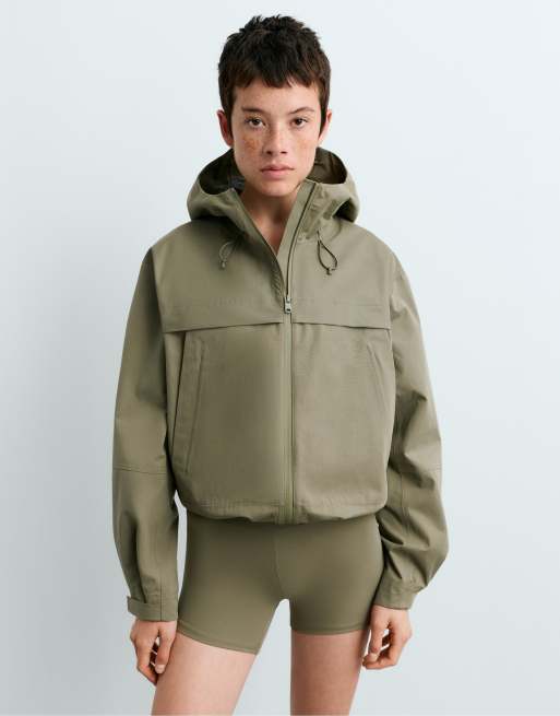 OYSHO kurze technische 10k wasserdichte Jacke in Grün, 2 von 7