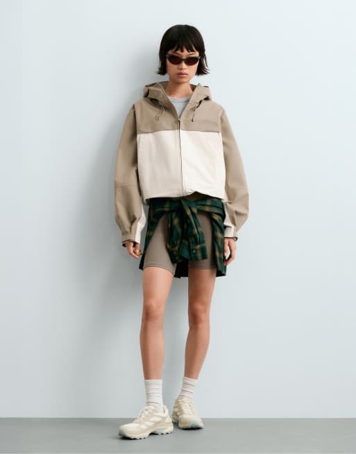 OYSHO kurze technische Canvas-Jacke mit Colour-Block-Design in hellem Ecru, 2 von 6