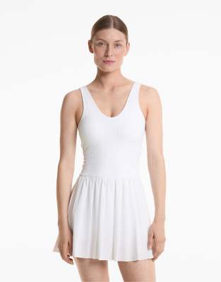 Oysho - Kurzes Kleid in Wollweiß mit Faltenrock