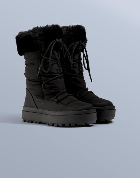 OYSHO Lace-up après-ski boot with fur collar in black - view 1