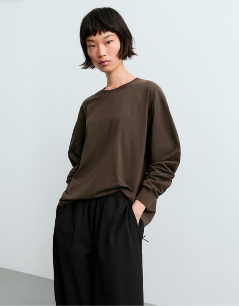 OYSHO Langarm-Oversize-T-Shirt in Braun - view 1