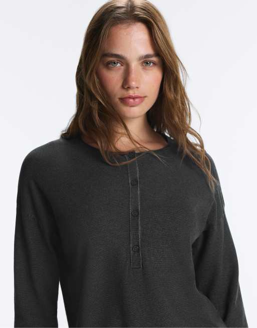 OYSHO Langärmeliger Pullover in dunklem Anthrazit mit Waffelstrick, 3 von 5