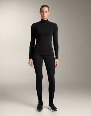 OYSHO - Langärmliges Baselayer-T-Shirt in Schwarz