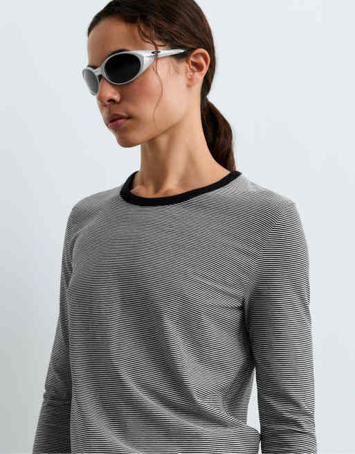 OYSHO Langärmliges gestreiftes T-Shirt in Schwarz, 3 von 5