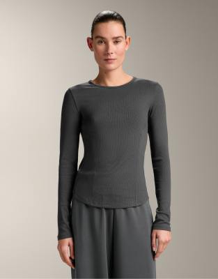 Oysho - Langärmliges T-Shirt aus geripptem Modal-Baumwoll-Mix in Grau