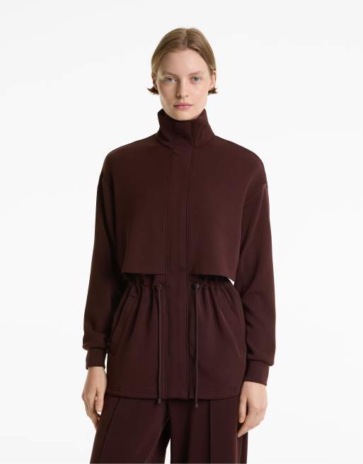 OYSHO – Lange Jacke in Braun mit weichem Modal und Taschen