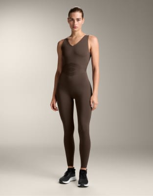 OYSHO - Langer Kompressions-Jumpsuit in Braun mit Block-Design-Brown