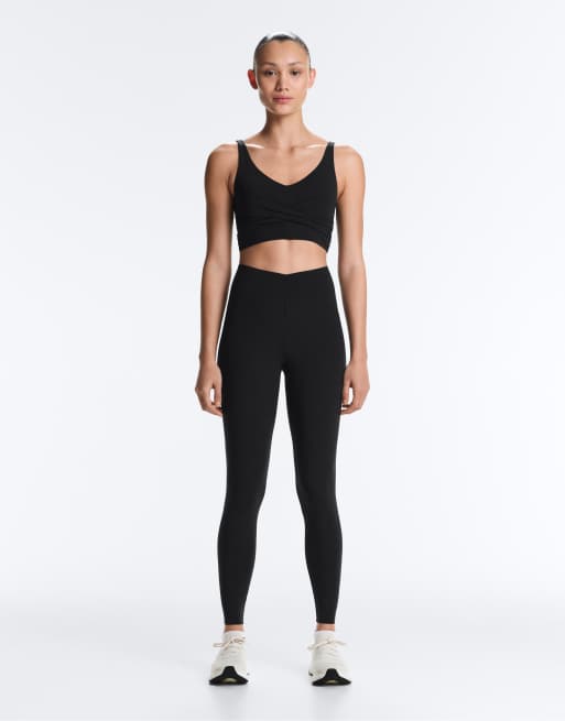 Oysho - Legging léger 65 cm longueur cheville coupe en V en tissu léger - Noir, 2 de 7