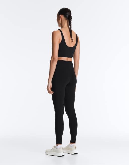 Oysho - Legging léger 65 cm longueur cheville coupe en V en tissu léger - Noir, 4 de 7