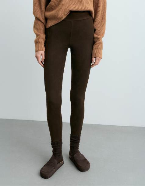 OYSHO leggings effetto camoscio alla caviglia in marrone scuro - view 1