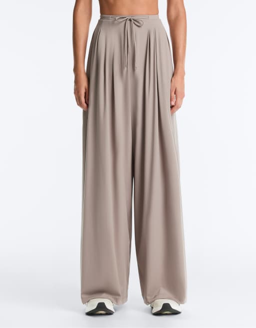 OYSHO – Leichte Hose in blassem Taupe mit weitem Bein, 2 von 4