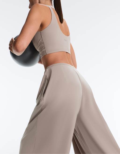 OYSHO – Leichte Hose in blassem Taupe mit weitem Bein, 3 von 4