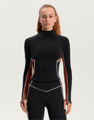 OYSHO - Leichte, warme Jacke aus Funktionsmaterial in Schwarz mit Paspelierung