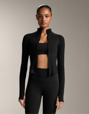 Oysho - Leichte, warme Jacke in Schwarz mit Ziernaht