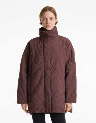 OYSHO - Leichte, wasserabweisende mit Fellex Aerogel wattierte Jacke in Rot mit Oversize-Schnitt