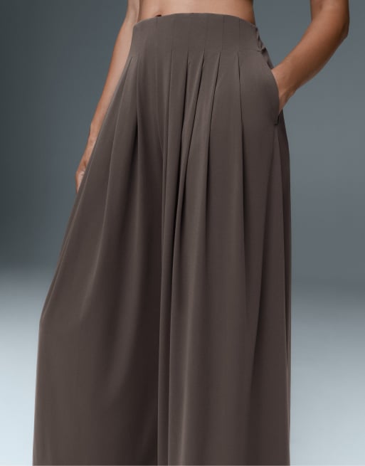 OYSHO leichte, weit geschnittene, plissierte Hose in Braun-Khaki, 3 von 5