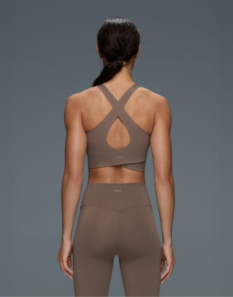 OYSHO leichtes Tanktop mit überkreuztem Rücken in Braun - view 1