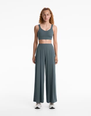 OYSHO - Light Touch - Hose in Anthrazit-Blau mit weitem Bein-Grau