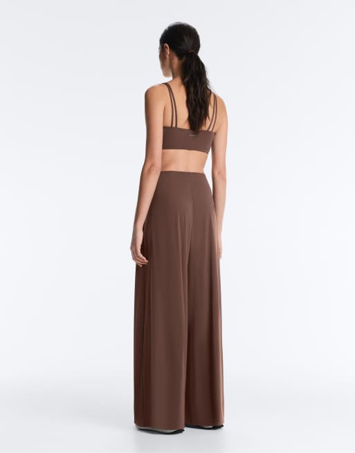 OYSHO Light touch wide-leg trousers in brown, 3 of 4