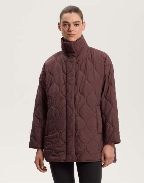 OYSHO Lightweight, water-repellent fellex® aerogel padded oversize jacket in red - view 1