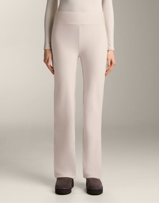 OYSHO – Ljust minkbeige, supervarma bootcut-byxor i seamless-design med hög midja, 2 av 4