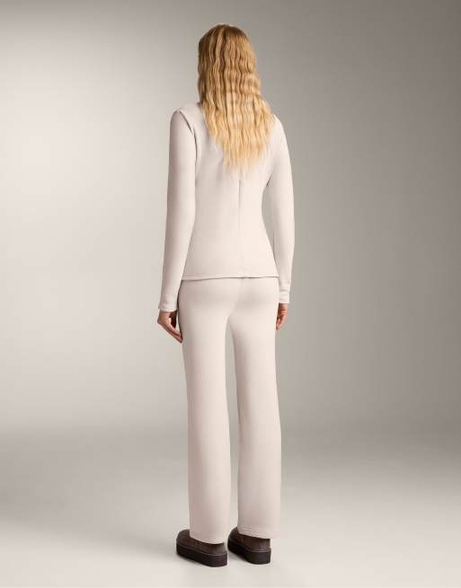 OYSHO – Ljust minkbeige, supervarma bootcut-byxor i seamless-design med hög midja, 3 av 4