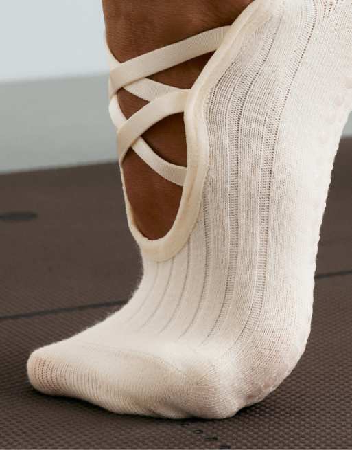 OYSHO Long classic yoga and pilates cushioned socks with cotton blend and double straps in ecru, 3 of 4