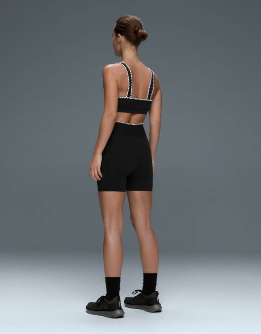 OYSHO Medium-support comfortlux sports bra with contrast seams in black, 4 of 5